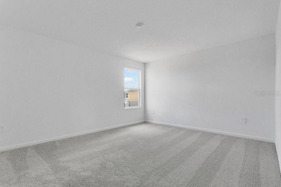 Spacious, unfurnished interior of a new home in Peace Creek Reserve, Winter Haven (Image 9).