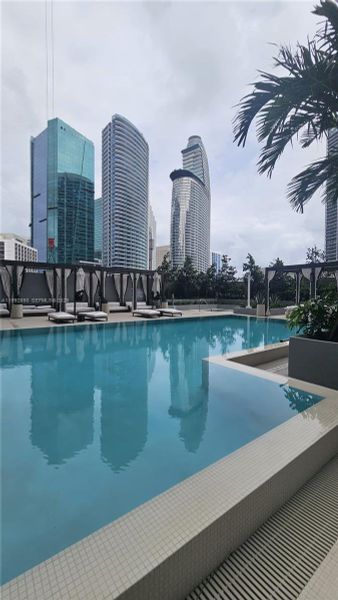 Condo located in Miami, FL showcasing its design and architecture (Image 4).