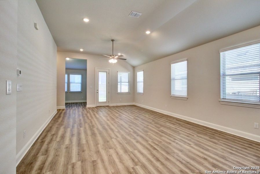 Spacious, unfurnished interior of a new home in Veramendi, New Braunfels (Image 20).