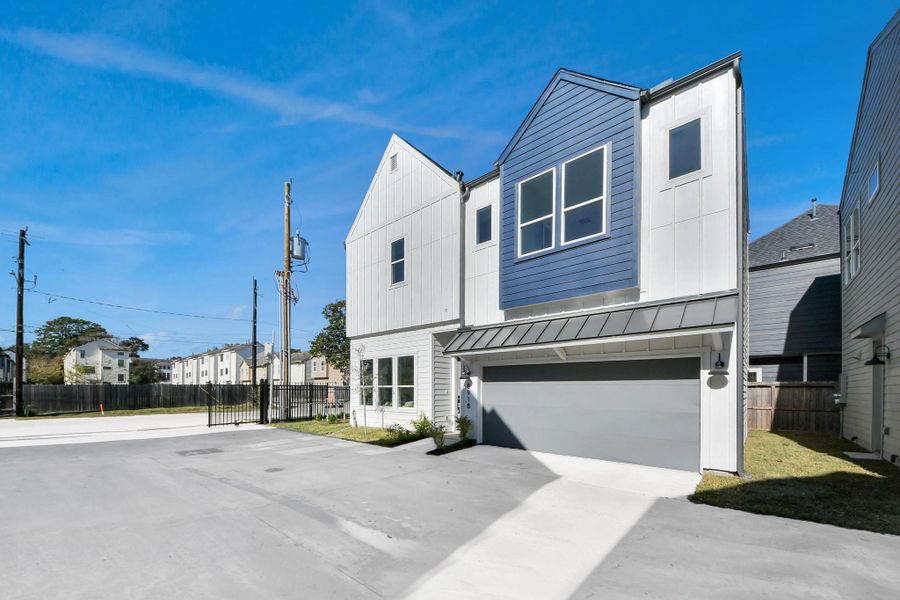 Front exterior of a new home in , Houston, TX, highlighting curb appeal (Image 23).