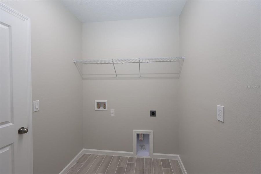 Spacious, unfurnished interior of a new home in Tribute at Ovation, Winter Garden (Image 26).