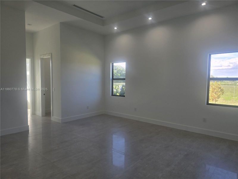 Spacious, unfurnished interior of a new home in , Homestead (Image 22).