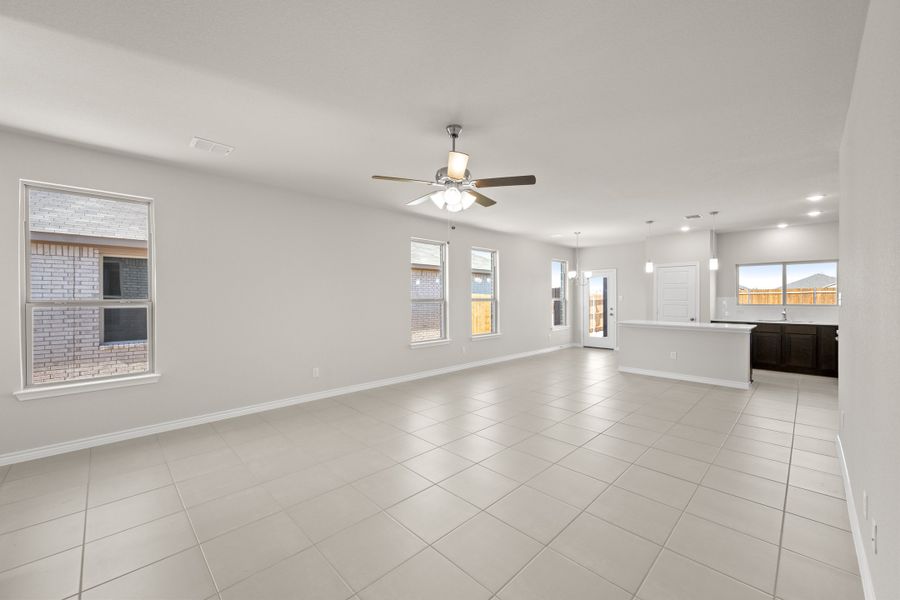 Spacious, unfurnished interior of a new home in Baker Farms, Cleburne (Image 20).