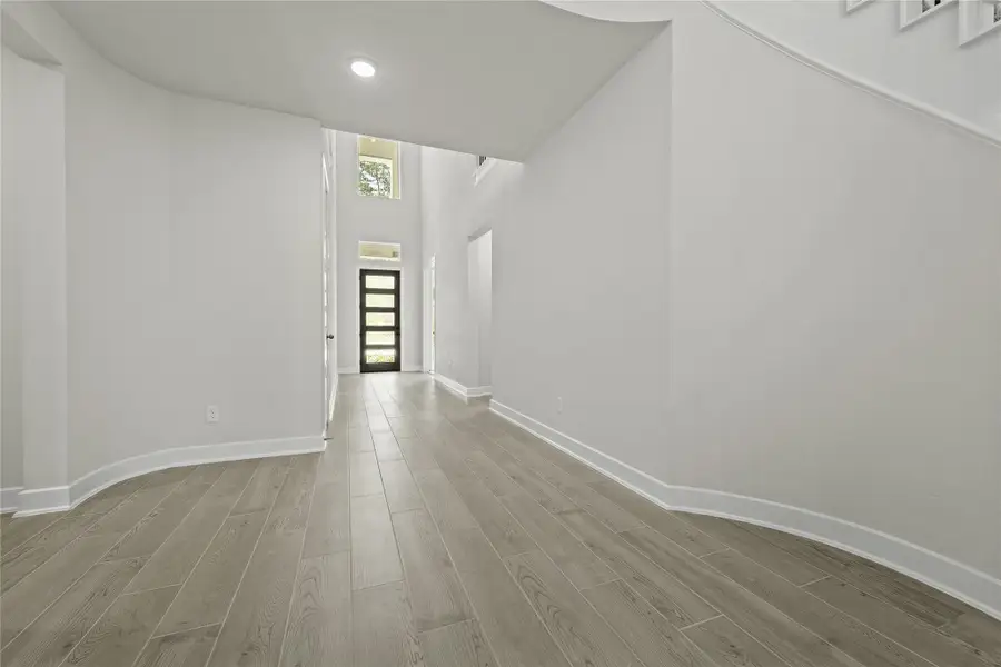 Representative image. Features, selections and colors may vary.