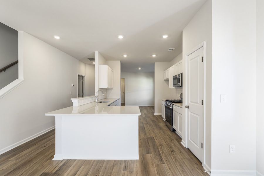 Furnished interior view inside a new home in Richmond Hill, Inman (Image 7).