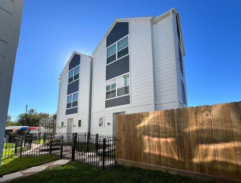 Each unit comes with a sizable yard, walking paths, and 3 dog parks for your furry friends!