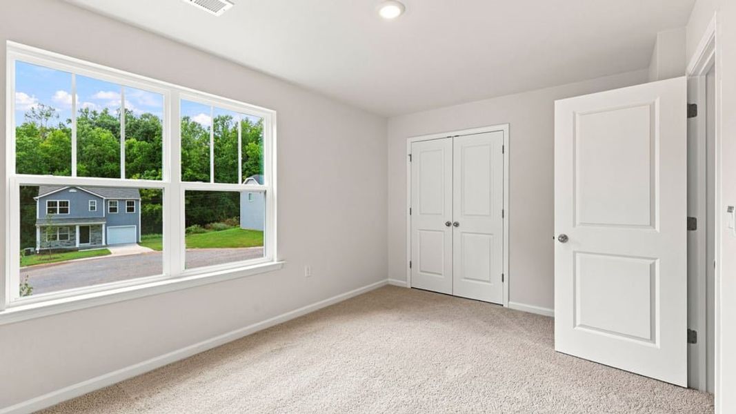 Spacious, unfurnished interior of a new home in Hawk Ridge, Anderson (Image 26).