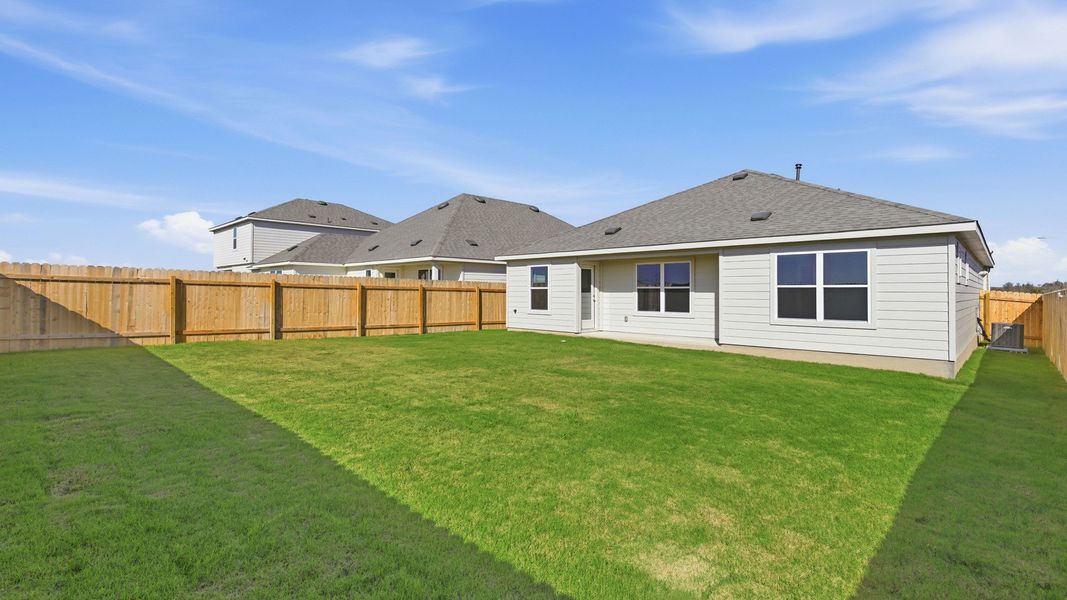 Exterior details and patio area of a home in Sky Ridge, San Marcos (Image 4).