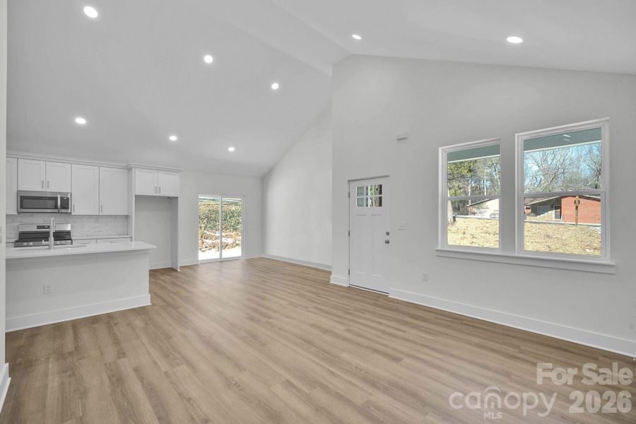 Spacious, unfurnished interior of a new home in , Kannapolis (Image 12).