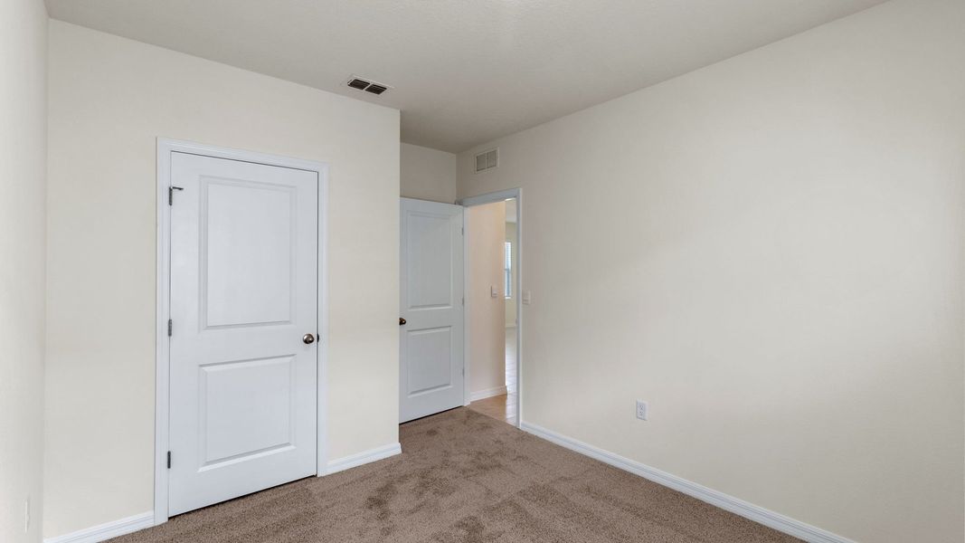 Spacious, unfurnished interior of a new home in Hamilton Bluff, Lake Hamilton (Image 14).