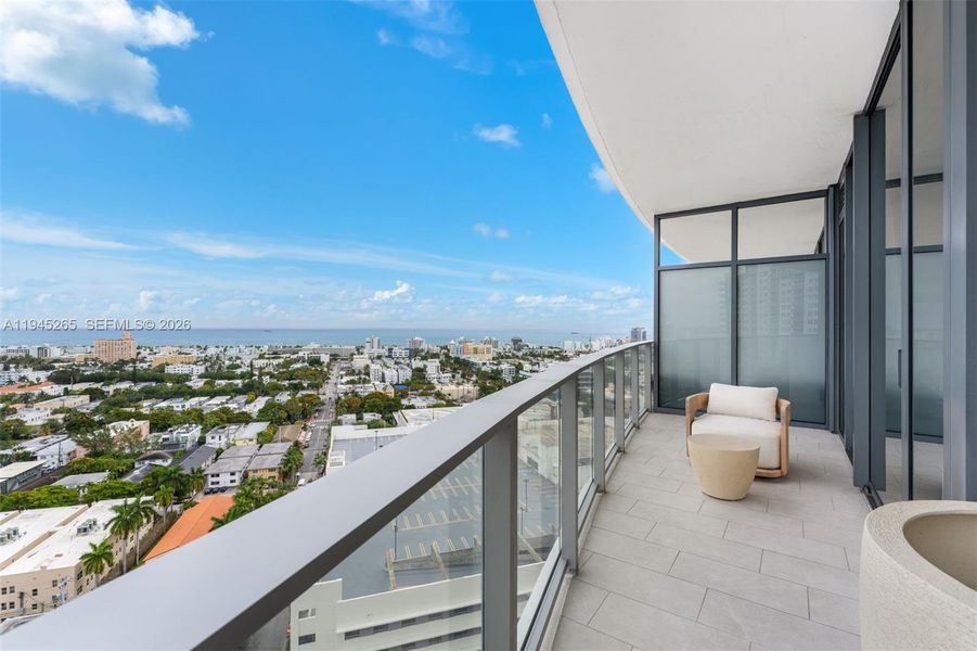 Condo located in Miami Beach, FL showcasing its design and architecture (Image 26).