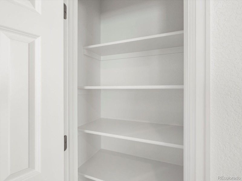 Spacious, unfurnished interior of a new home in Skyview at High Point, Aurora (Image 27).