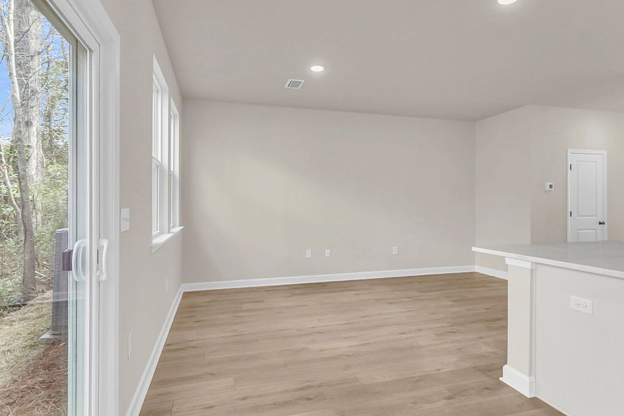 Spacious, unfurnished interior of a new home in Windward Village, Summerville (Image 10).