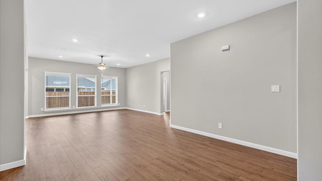 Spacious, unfurnished interior of a new home in Eden Ranch, Arlington (Image 17).