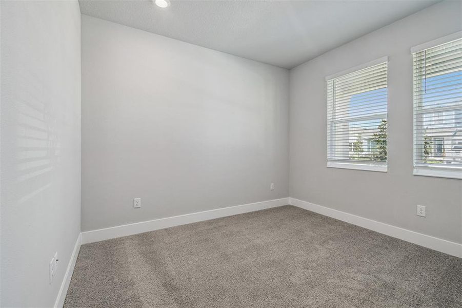 Spacious, unfurnished interior of a new home in The Peninsula at Rhodine Lake, Riverview (Image 32). Spacious, unfurnished interior of a new home in The Peninsula at Rhodine Lake, Riverview (Image 32).