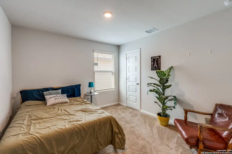 Furnished interior view inside a new home in Heather Glen, New Braunfels (Image 4).