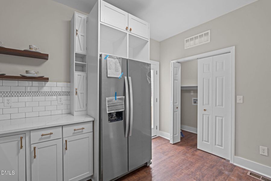Refrigerator w/ Countertop