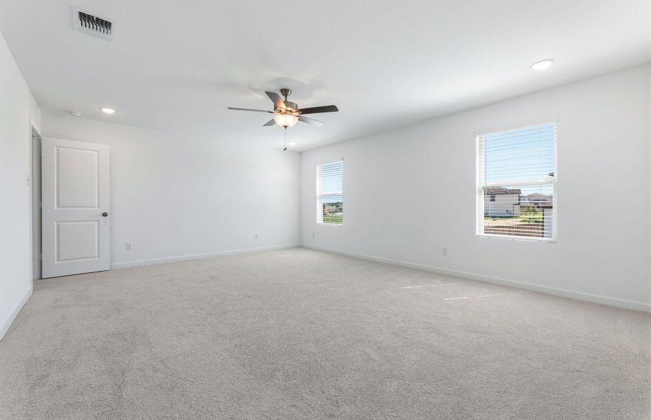 Spacious, unfurnished interior of a new home in Sonterra, Jarrell (Image 39).