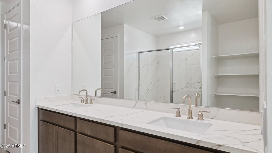 3985_Phoenician_Lot 2081_Aloravita_Peori 3985_Phoenician_Lot 2081_Aloravita_Peori