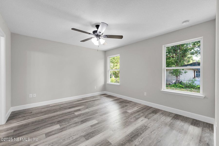 Spacious, unfurnished interior of a new home in , Jacksonville (Image 20).