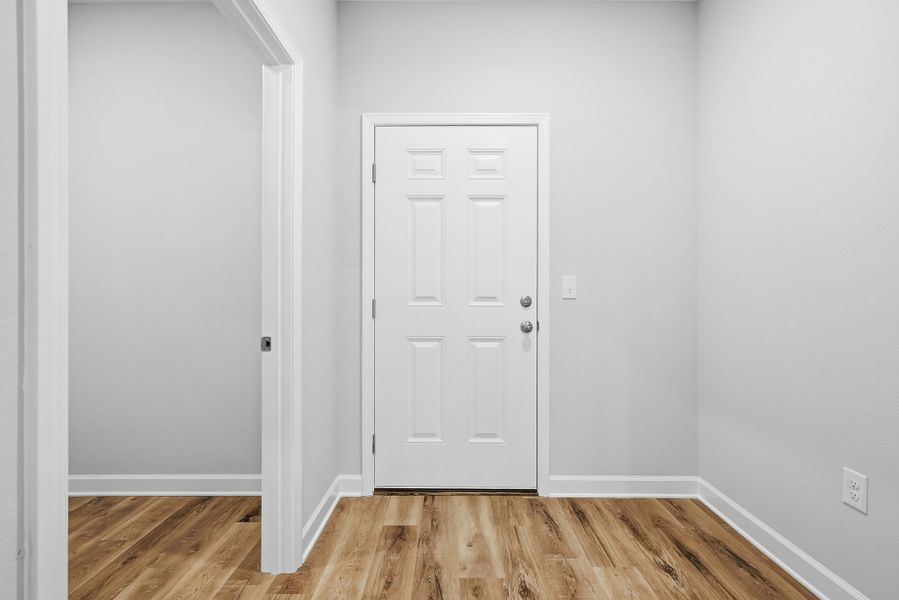 Spacious, unfurnished interior of a new home in Southern Charm, Crestview (Image 18).