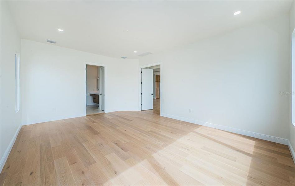 Spacious, unfurnished interior of a new home in , St. Petersburg (Image 10). Spacious, unfurnished interior of a new home in , St. Petersburg (Image 10).