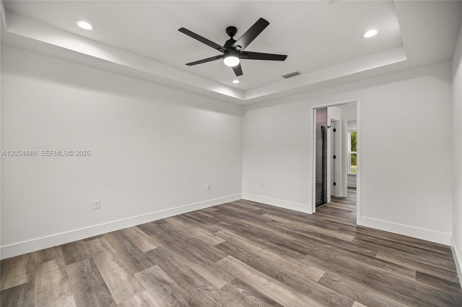 Spacious, unfurnished interior of a new home in , Ocala (Image 20).