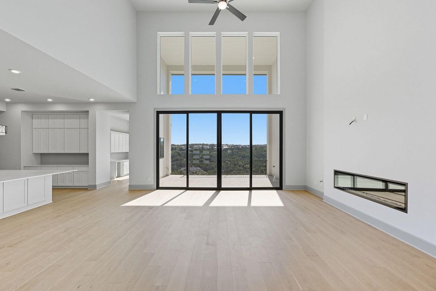 Spacious, unfurnished interior of a new home in Rough Hollow, Austin (Image 23). Spacious, unfurnished interior of a new home in Rough Hollow, Austin (Image 23).