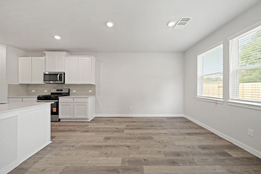 Spacious, unfurnished interior of a new home in Russell Ranch, Bay City (Image 16). Spacious, unfurnished interior of a new home in Russell Ranch, Bay City (Image 16).