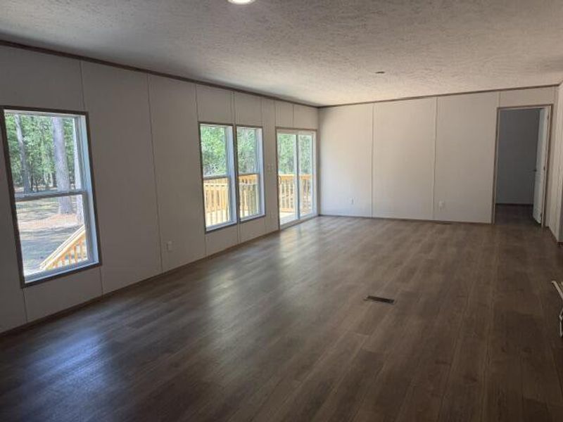 Spacious, unfurnished interior of a new home in , Summerton (Image 15).