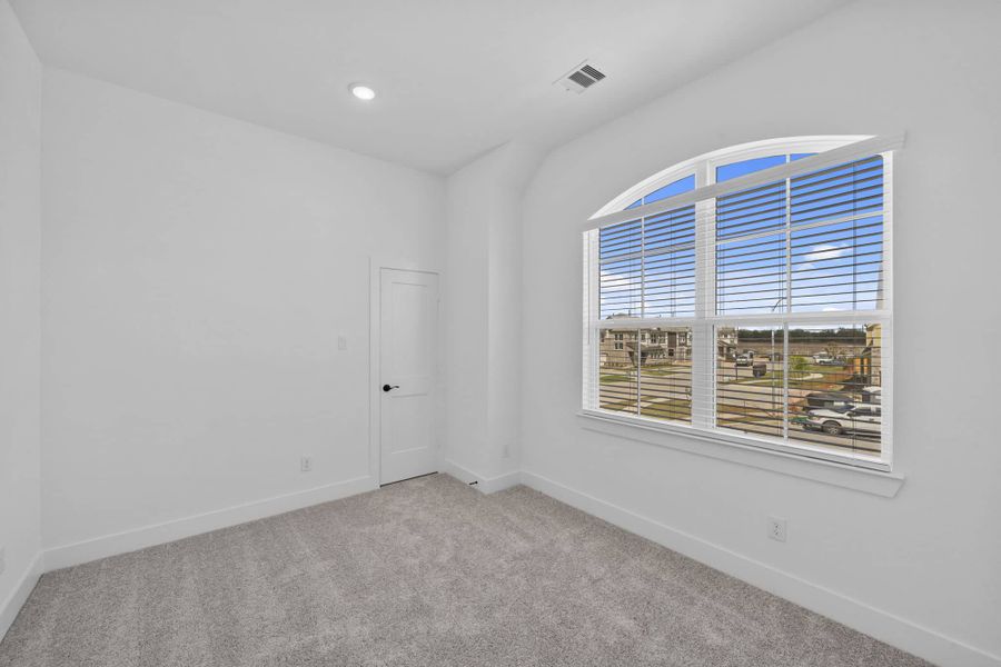 Spacious, unfurnished interior of a new home in Meridiana, Manvel (Image 25).