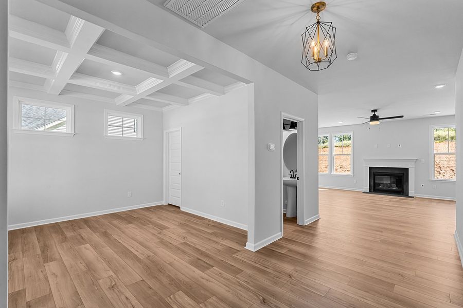 Spacious, unfurnished interior of a new home in Fieldstone, Lexington (Image 21).