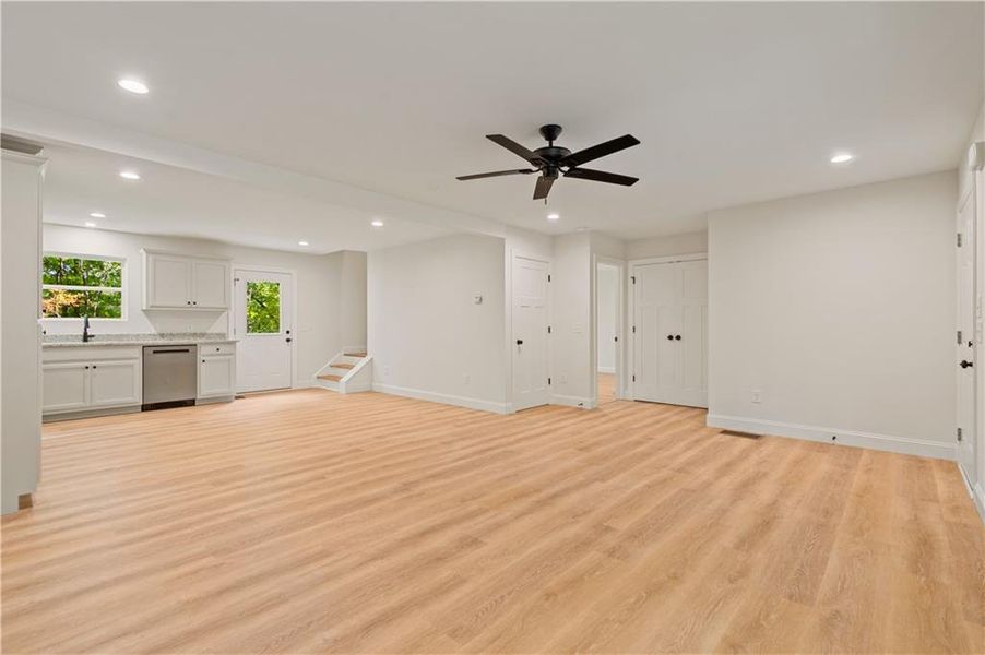 Spacious, unfurnished interior of a new home in , Dahlonega (Image 24).