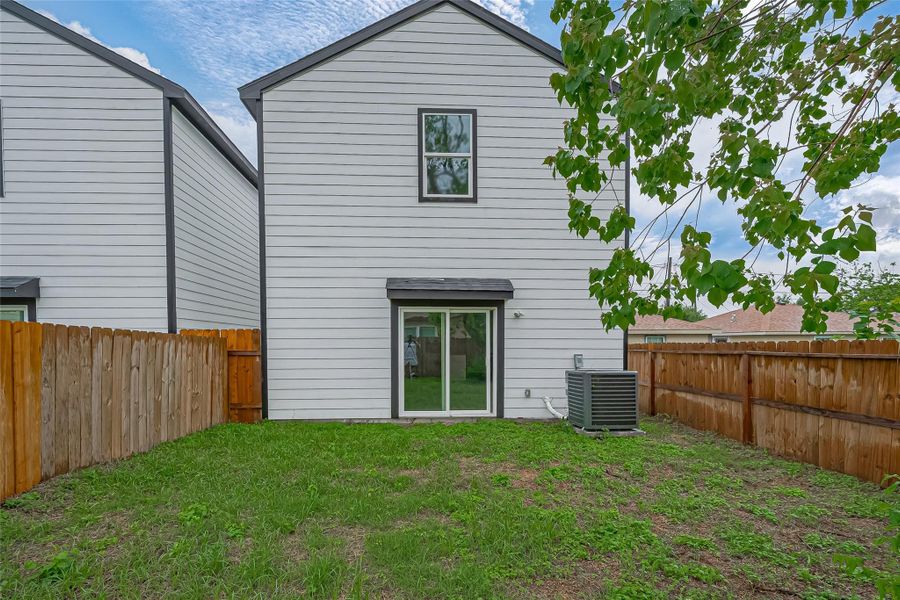 Exterior details and patio area of a home in , Houston (Image 20).
