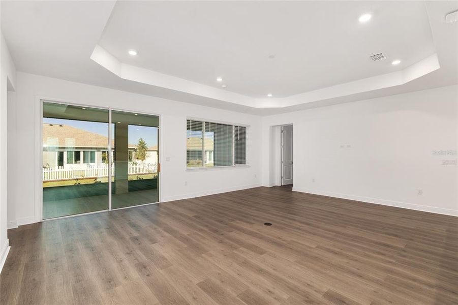 Spacious, unfurnished interior of a new home in , Ocala (Image 21).