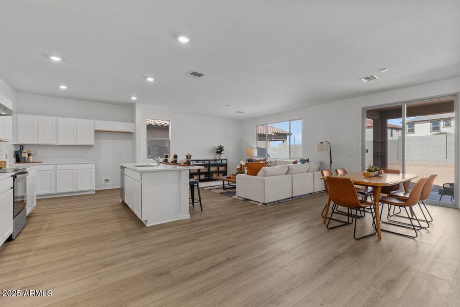 KBPHX_MIR_DesertOasis-Lot141_8489-1200