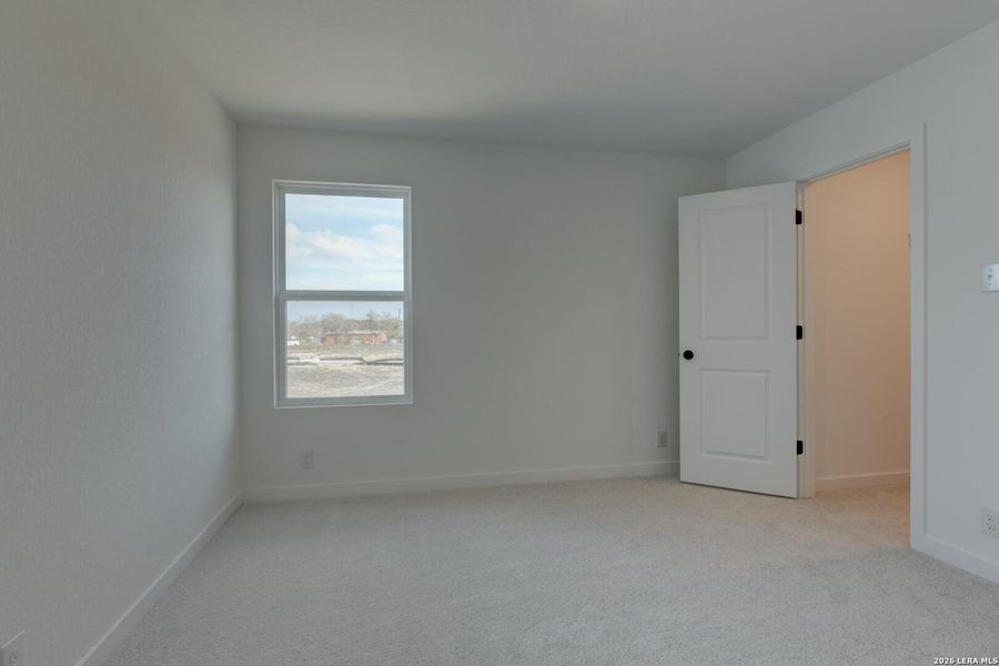 Spacious, unfurnished interior of a new home in Nopal Valley, San Antonio (Image 21).