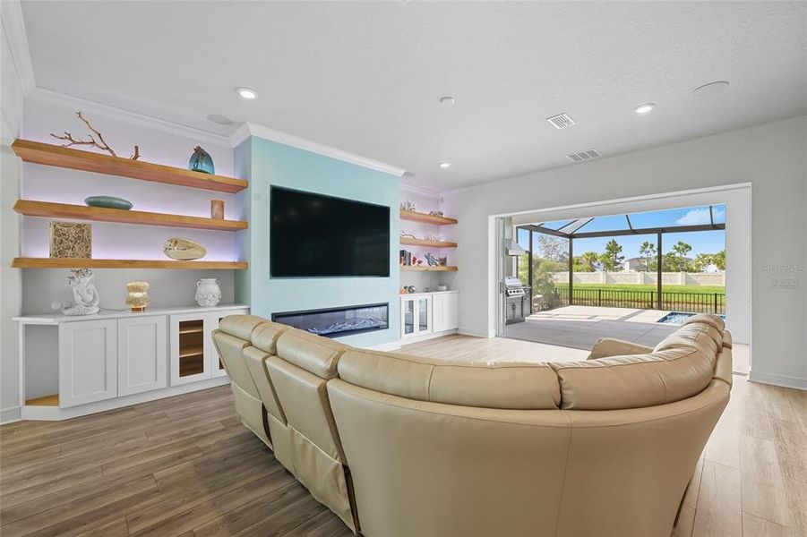 Furnished interior view inside a new home in , Orlando (Image 28).