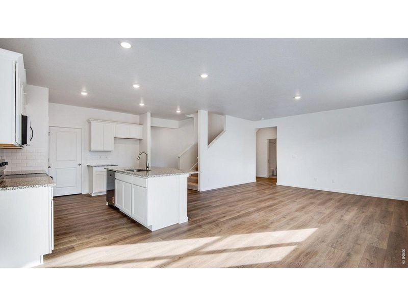 Spacious, unfurnished interior of a new home in Lakeside Canyon, Mead (Image 24). Spacious, unfurnished interior of a new home in Lakeside Canyon, Mead (Image 24).