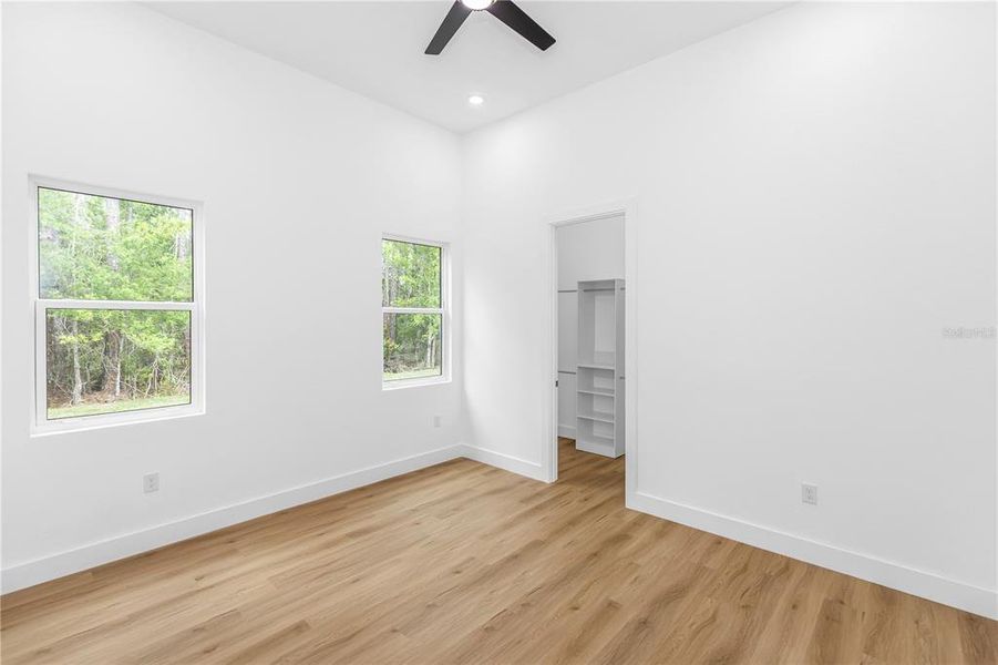 Spacious, unfurnished interior of a new home in , Orlando (Image 37).