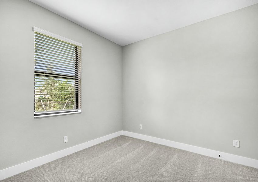 Secondary bedroom.