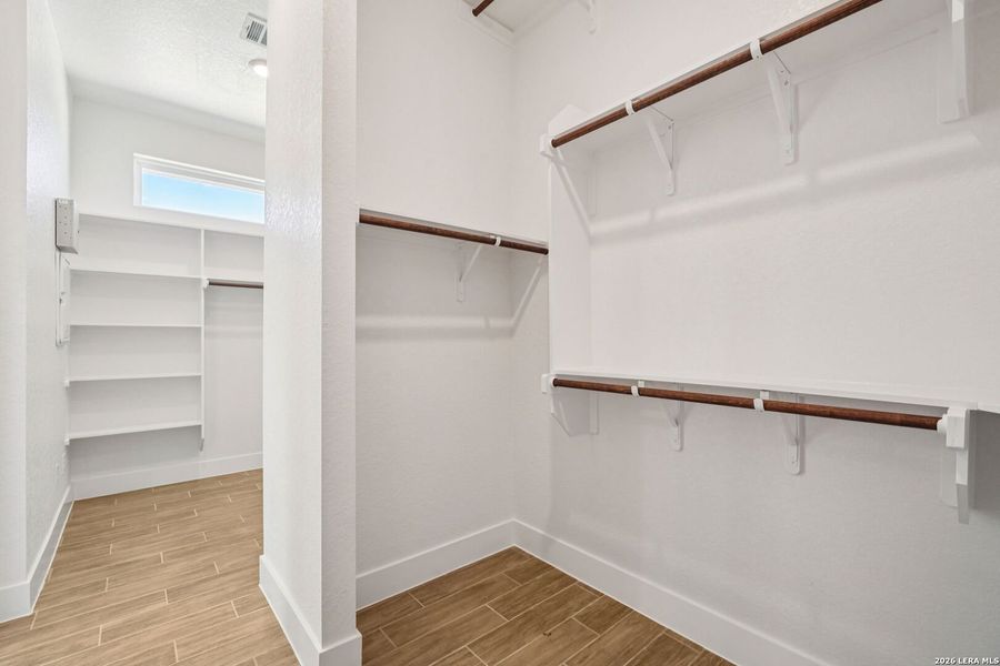 Spacious, unfurnished interior of a new home in Meyer Ranch, New Braunfels (Image 16).