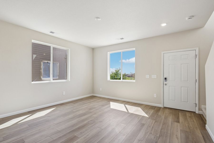 Spacious, unfurnished interior of a new home in Pintail Commons at Johnstown Village, Johnstown (Image 7).