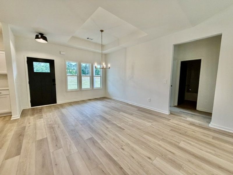 Spacious, unfurnished interior of a new home in Oakview, Pine Mountain (Image 10).