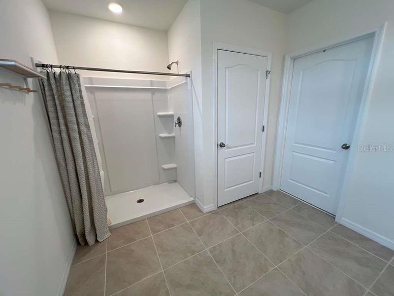 Spacious, unfurnished interior of a new home in Deer Run, Davenport (Image 26). Spacious, unfurnished interior of a new home in Deer Run, Davenport (Image 26).