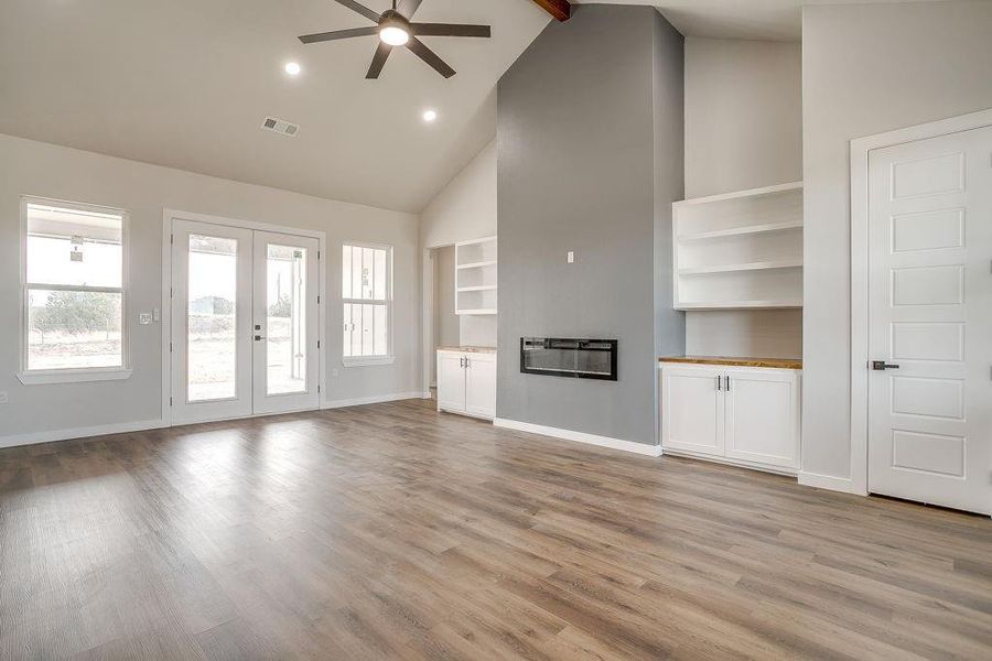 Spacious, unfurnished interior of a new home in , Glen Rose (Image 15).