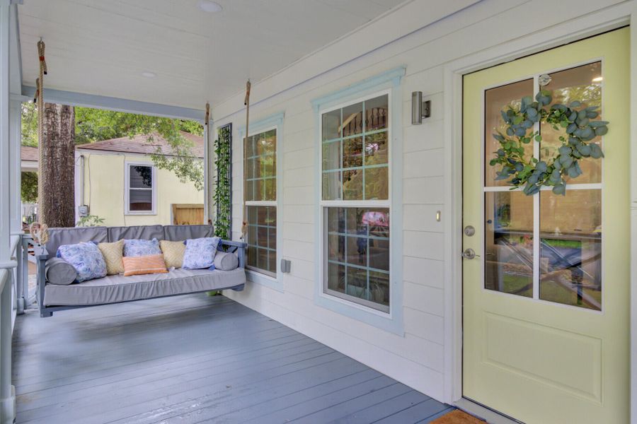 Exterior details and patio area of a home in , Charleston (Image 18).