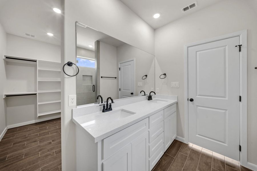 Furnished interior view inside a new home in Paloma Ranch, Harlingen (Image 9).