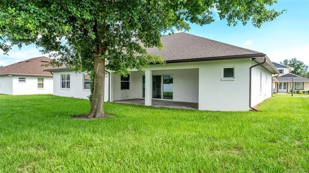Exterior details and patio area of a home in , Lakeland (Image 4).