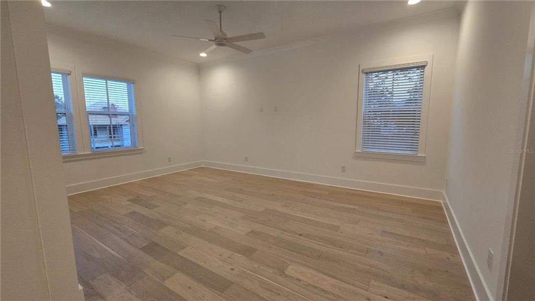 Spacious, unfurnished interior of a new home in , Tampa (Image 18).